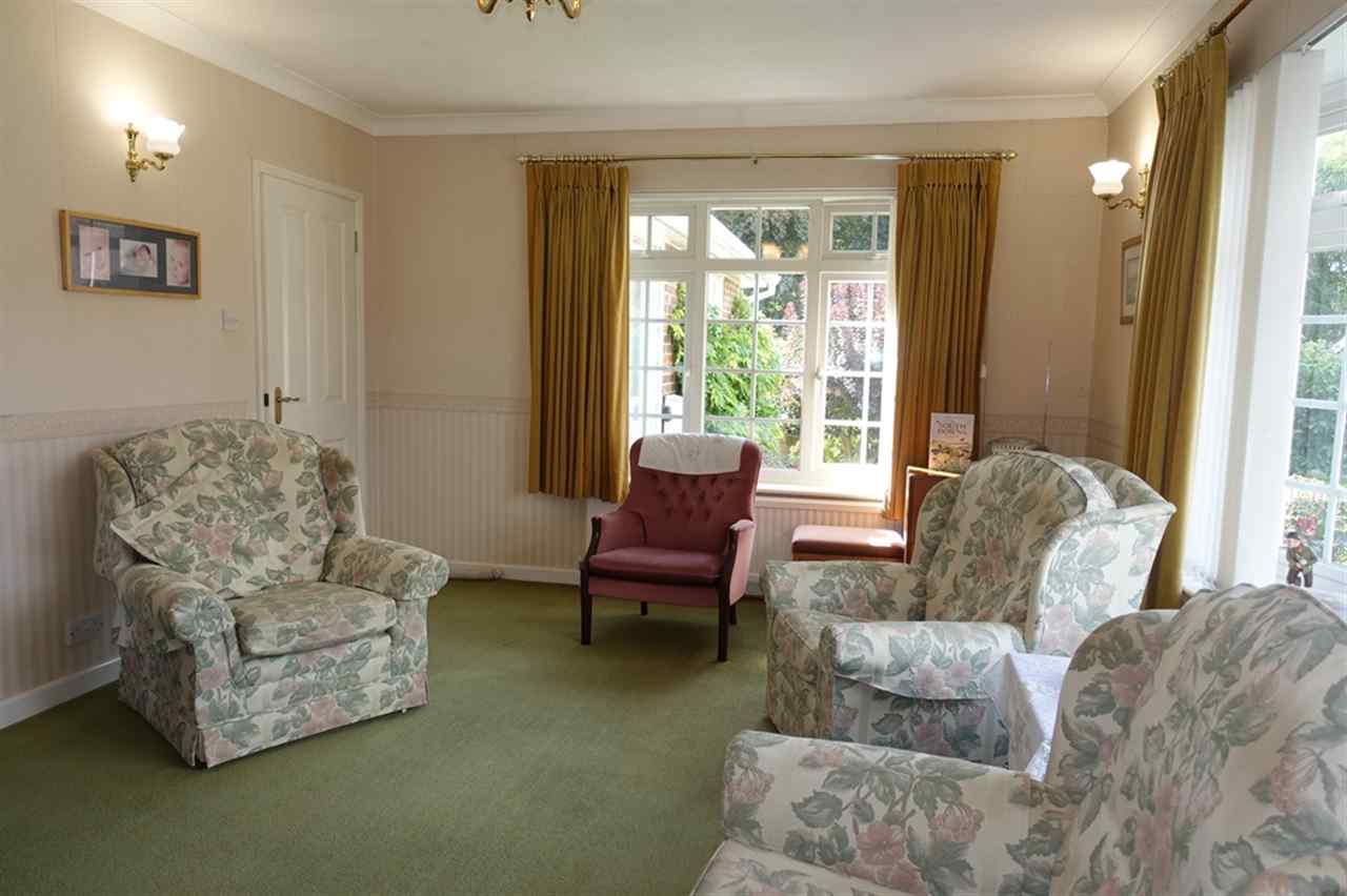 resized-2349823-Living Room E.JPG